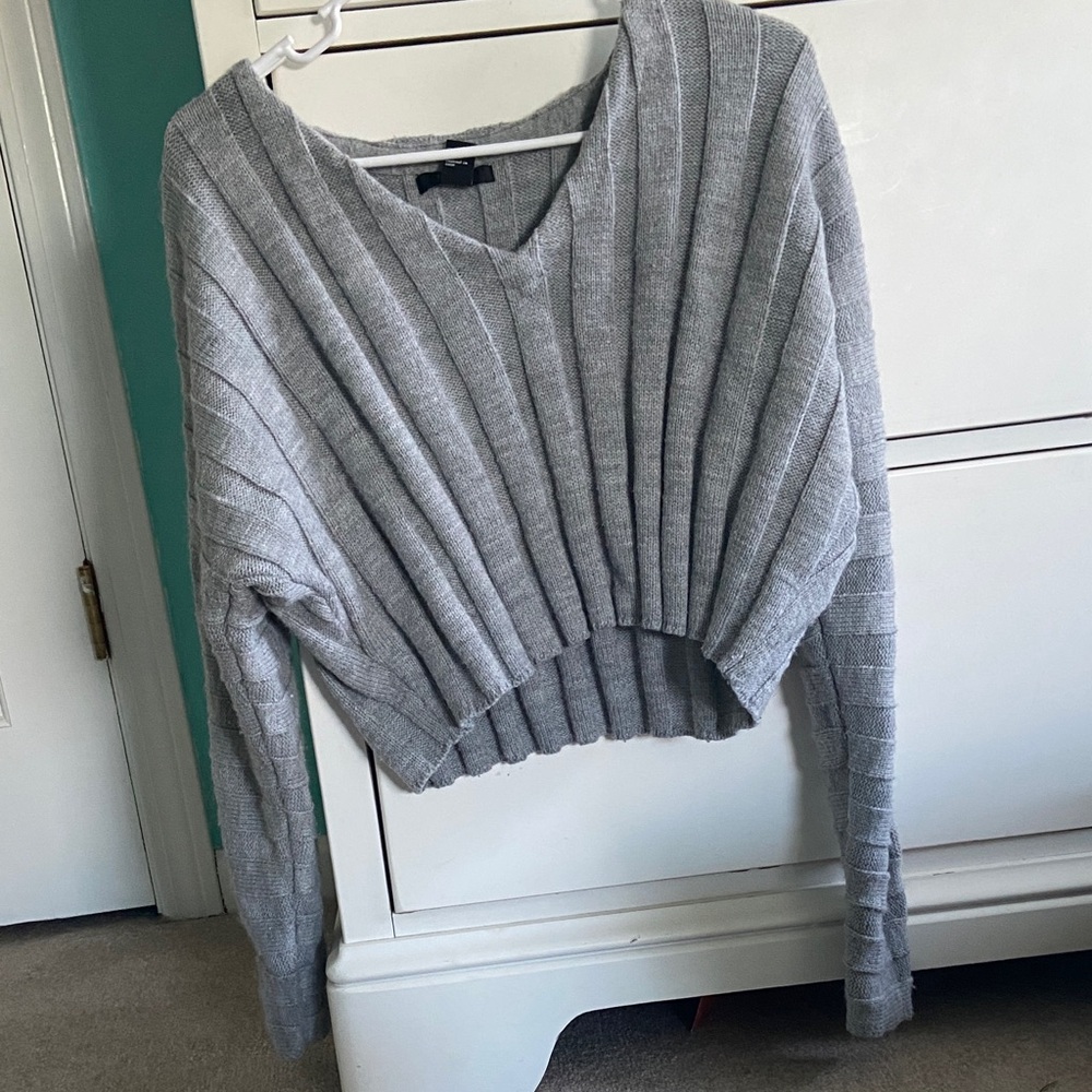 Forever 21 Light Gray V-Neck Ribbed Sweater
